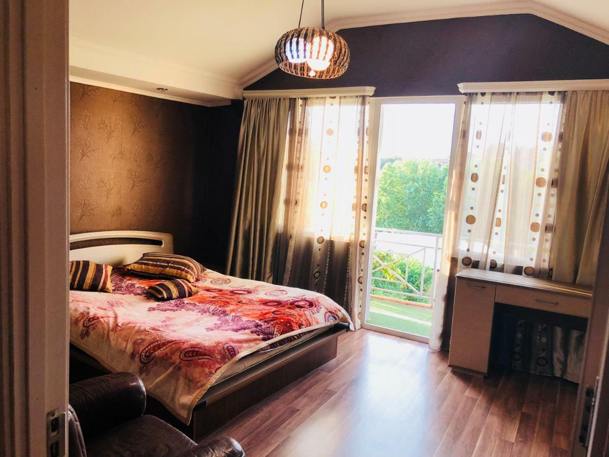 Giorgi Apartment Tbilisi Exterior foto